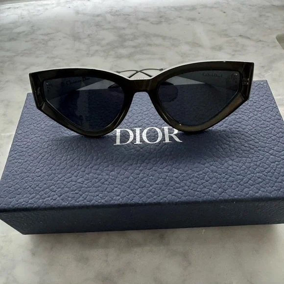 Dior Black Women's Sunglasses - Picture 4 of 5